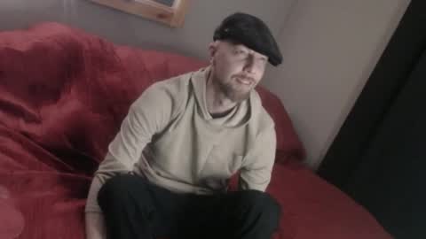 Snapshot of maxrouger chatting on April 2026 07:45:01 AM MaxRouger online show from April 2026 07:45:01 AM