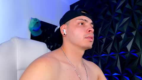 MAX online show from November 2025 06:31:02 PM