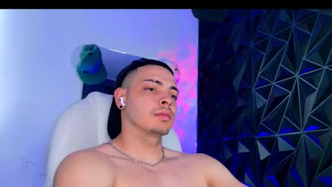 Snapshot of maxwell_dupont chatting on March 2026 08:00:01 PM MAX online show from March 2026 08:00:01 PM