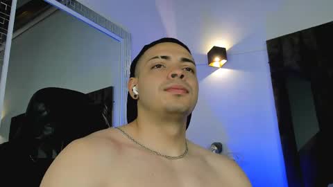 Snapshot of maxwell_dupont chatting on May 2026 03:17:02 PM MAX online show from May 2026 03:17:02 PM