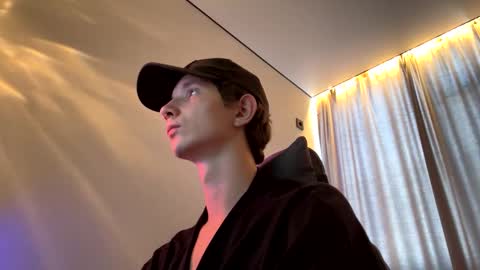 Max online show from September 2025 04:47:01 AM