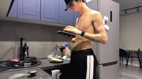 Max online show from September 2025 01:53:02 AM