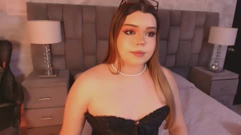 Maxine Minx online show from November 2025 09:42:02 AM