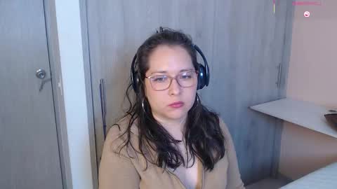 Snapshot of may_bloom chatting on October 2025 02:09:02 AM May online show from October 2025 02:09:02 AM