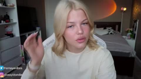 Snapshot of maya_blonde18 chatting on April 2026 03:28:01 AM Maya online show from April 2026 03:28:01 AM