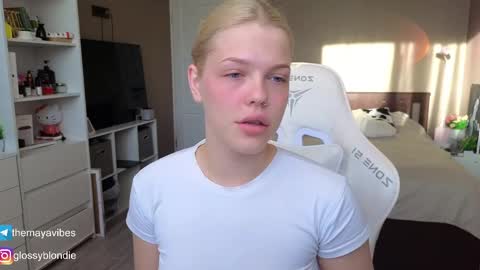Snapshot of maya_blonde18 chatting on May 2026 03:34:01 AM Maya online show from May 2026 03:34:01 AM