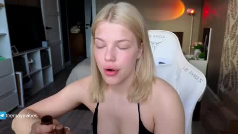 Snapshot of maya_blonde18 chatting on May 2026 03:13:01 AM Maya online show from May 2026 03:13:01 AM