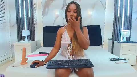 M A Y A  B A K E R online show from December 2025 09:35:01 PM