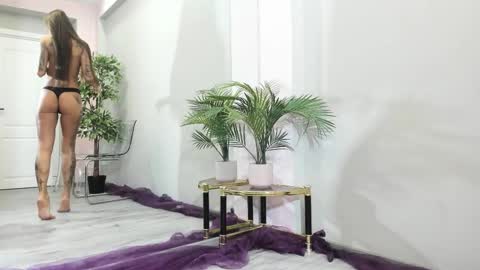 Maya online show from December 2025 05:35:01 AM