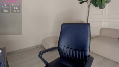 mayalee_ online show from June 2026 02:12:01 AM