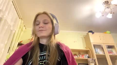 Lola online show from September 2025 04:21:02 PM