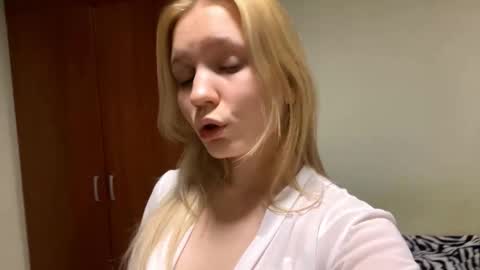 Lola online show from October 2025 09:37:01 PM