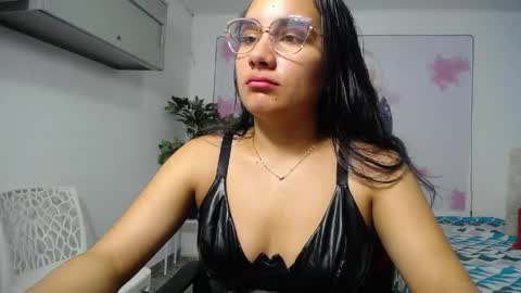 Snapshot of maylin_hornyy19 chatting on April 2026 07:01:01 PM Maylin online show from April 2026 07:01:01 PM