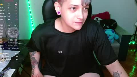 Snapshot of maylyy_kan chatting on May 2026 11:44:01 PM Mayle kan online show from May 2026 11:44:01 PM