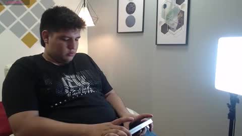 Snapshot of mazenrois chatting on January 2026 03:00:01 AM mazen online show from January 2026 03:00:01 AM