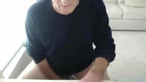 Snapshot of mbeastie chatting on January 2025 08:51:02 PM Beastie online show from January 2025 08:51:02 PM