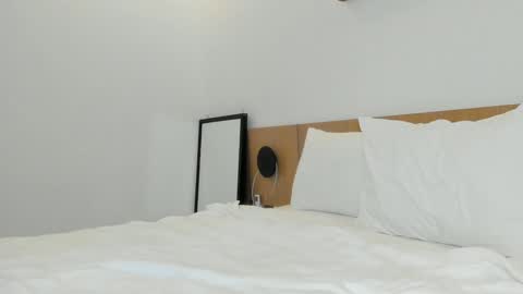 Snapshot of me_lina_ chatting on December 2024 11:04:02 AM Alice online show from December 2024 11:04:02 AM