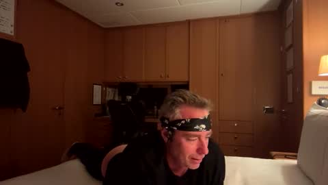 Snapshot of meau_lest chatting on October 2025 11:06:02 PM Meau Lest online show from October 2025 11:06:02 PM