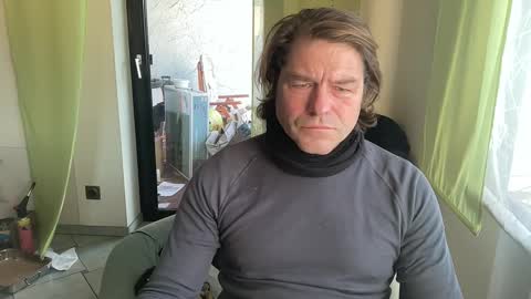 Snapshot of medeinoe chatting on January 2025 09:19:01 AM medeinoe online show from January 2025 09:19:01 AM