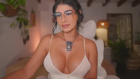 Andrea  online show from November 2025 06:53:02 PM