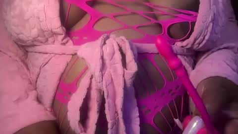 Snapshot of meetsouthernpeach chatting on July 2026 02:02:01 AM Southern Peach online show from July 2026 02:02:01 AM