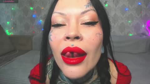 Snapshot of megan_blackmoon chatting on March 2025 09:07:02 AM Helena Tuman online show from March 2025 09:07:02 AM