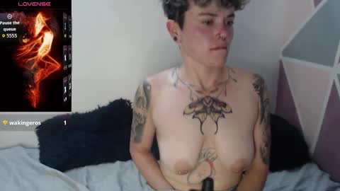 Megan and sophi online show from October 2025 01:00:02 AM