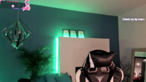 Snapshot of megan_inked_ chatting on November 2025 04:14:01 AM online show from November 2025 04:14:01 AM