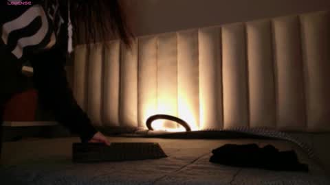     online show from November 2025 12:04:01 PM