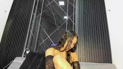 Snapshot of megan_siner chatting on May 2026 12:59:01 AM Megan Siner online show from May 2026 12:59:01 AM
