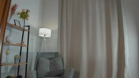 Snapshot of meganhenns chatting on May 2026 02:45:01 PM Elly online show from May 2026 02:45:01 PM