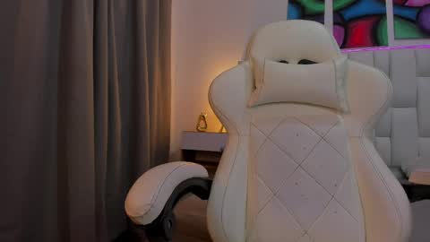 Snapshot of meganqueen2 chatting on April 2026 01:03:02 PM Megan Queen online show from April 2026 01:03:02 PM