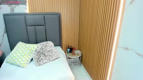 M E G A N  online show from November 2025 03:16:02 AM