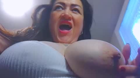 Snapshot of megatitsxx chatting on October 2025 05:41:02 PM SHAROLD online show from October 2025 05:41:02 PM