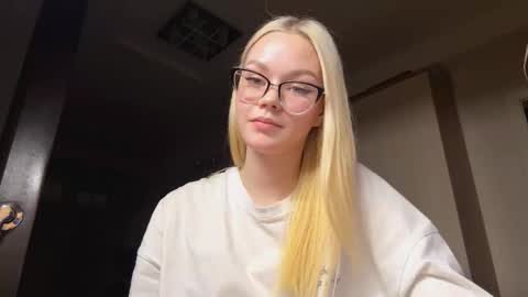 Snapshot of megganskurski chatting on February 2026 07:43:02 PM Mia online show from February 2026 07:43:02 PM