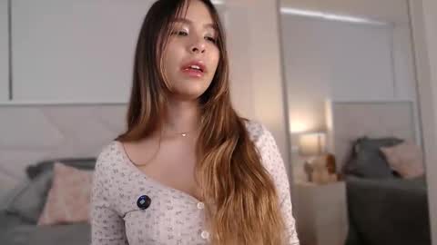 Meggui online show from April 2026 12:35:01 PM