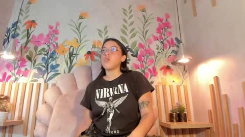 Snapshot of meggy_mae chatting on May 2026 05:19:02 PM MEGGY MAE online show from May 2026 05:19:02 PM