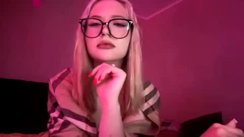 Snapshot of megtabbaa chatting on June 2026 08:28:01 AM Sophie online show from June 2026 08:28:01 AM