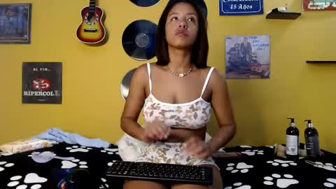 Snapshot of meisevil77 chatting on April 2026 02:04:02 AM MEIS online show from April 2026 02:04:02 AM