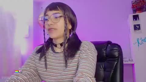 Snapshot of mel_dahlia chatting on July 2026 05:50:01 PM Melissa - - Please help me to reach 100 thumbs up online show from July 2026 05:50:01 PM