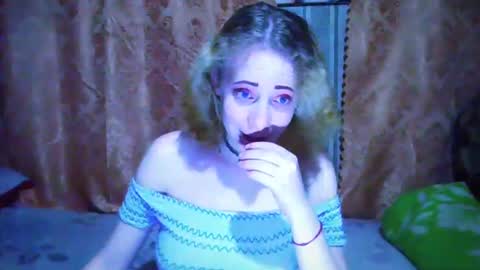 Snapshot of mel_mellie chatting on December 2024 08:08:01 PM Mel Mellie online show from December 2024 08:08:01 PM