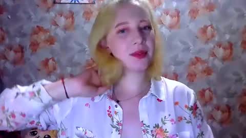 Snapshot of mel_mellie chatting on July 2026 09:28:02 PM Mel Mellie online show from July 2026 09:28:02 PM