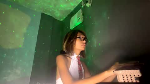 Snapshot of melahnie051002 chatting on February 2026 04:16:02 AM melahnie051002 online show from February 2026 04:16:02 AM