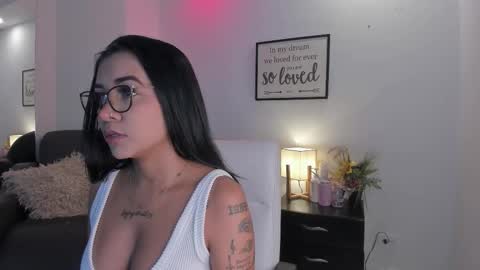 melan_owen online show from December 2025 11:06:02 AM