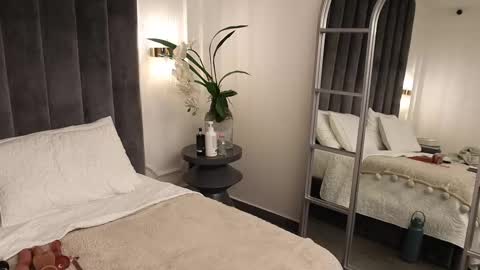 Melanie Baez online show from March 2025 06:27:01 AM