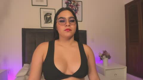 Snapshot of melanie_hillz chatting on June 2026 09:17:02 PM Melanie online show from June 2026 09:17:02 PM