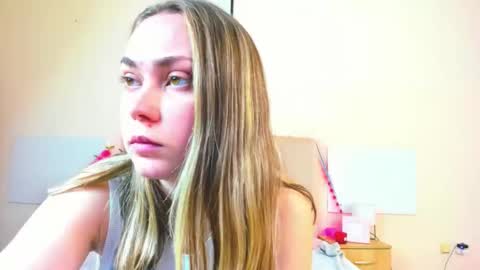 Snapshot of melaniecutys chatting on May 2026 06:42:02 AM Melania online show from May 2026 06:42:02 AM