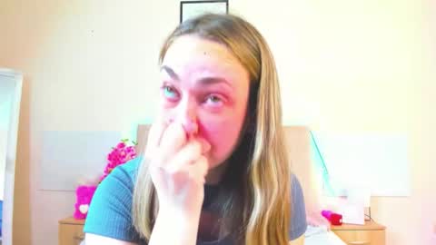 Snapshot of melaniecutys chatting on May 2026 05:24:02 AM Melania online show from May 2026 05:24:02 AM