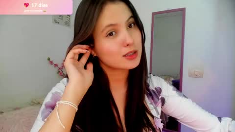 Snapshot of melanieev chatting on May 2026 07:22:01 PM mel online show from May 2026 07:22:01 PM