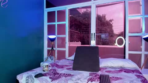 Snapshot of melanieroux chatting on March 2026 08:04:01 PM Melanie Roux online show from March 2026 08:04:01 PM